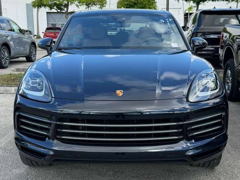 Used 2022 Porsche Cayenne AWD/4WD image 2