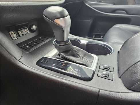 Used 2019 Toyota Highlander XLE FWD image 12