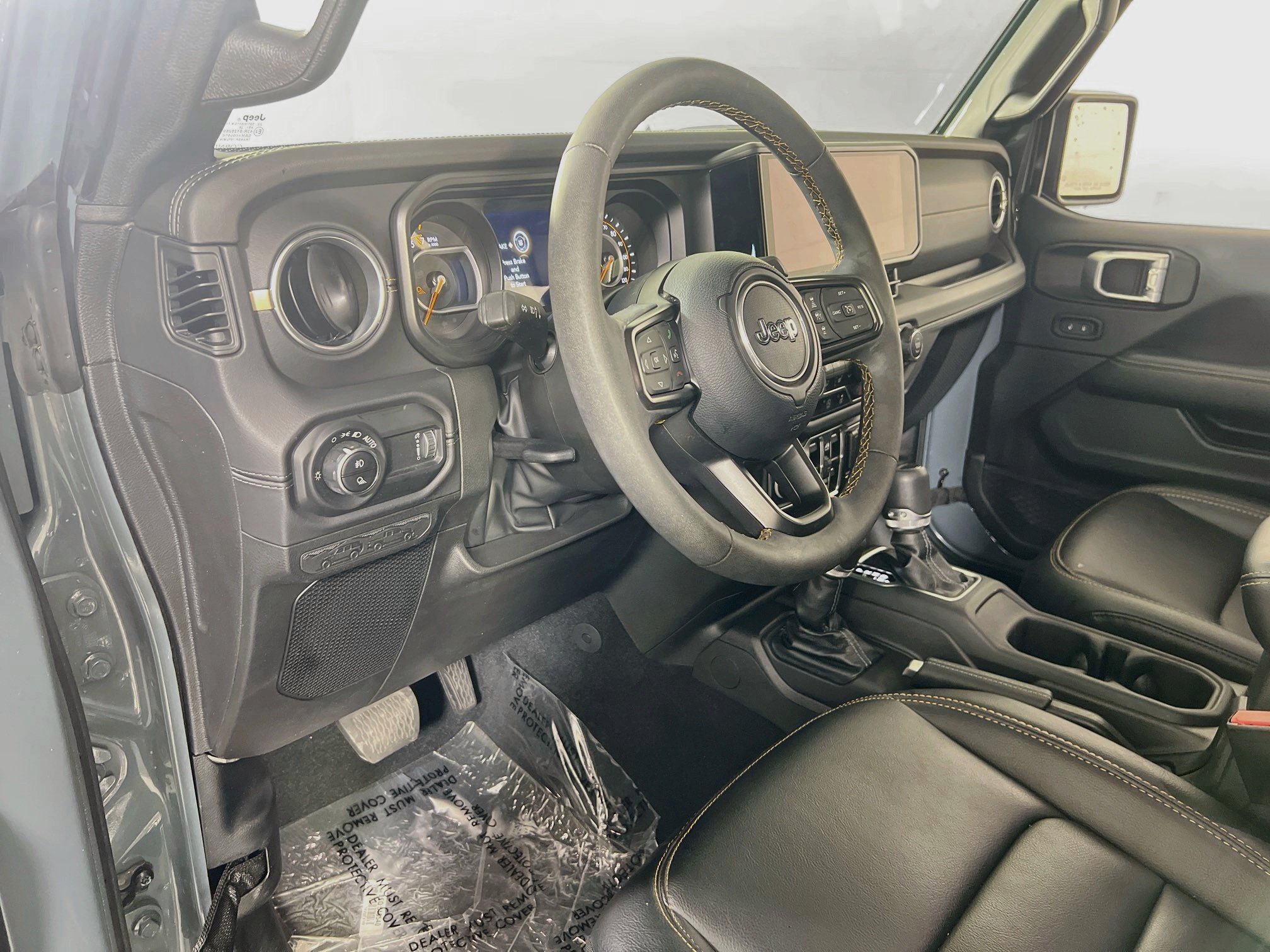 Used 2024 Jeep Gladiator Sport w/ Premium Package AWD/4WD image 9