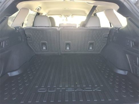 Used 2020 Subaru Outback Limited image 8