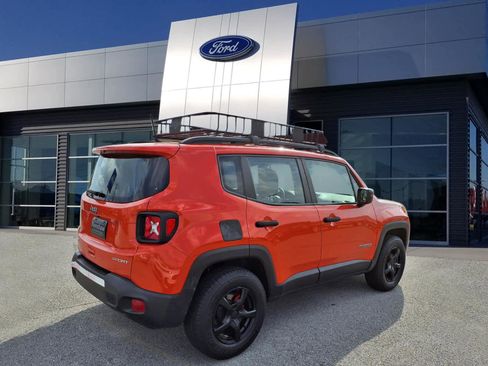 Used 2019 Jeep Renegade Sport image 2