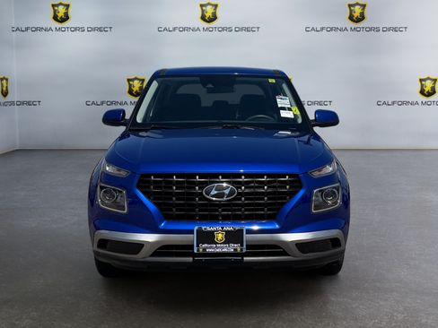 Used 2022 Hyundai Venue SE FWD image 2