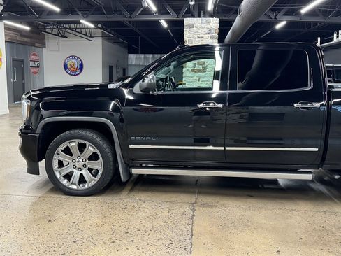 Used 2017 GMC Sierra 1500 Denali w/ Denali Ultimate Package AWD/4WD image 5
