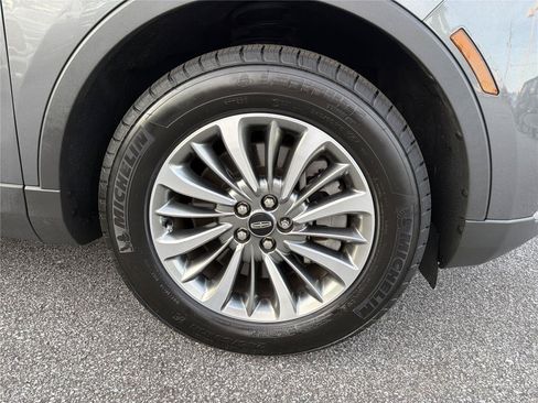 Used 2022 Lincoln Nautilus Reserve FWD image 11