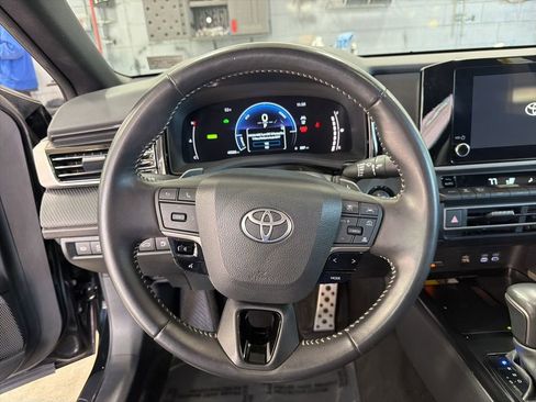 Used 2025 Toyota Camry SE image 13
