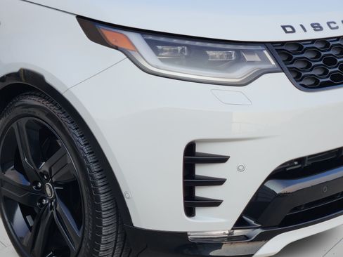 Certified 2025 Land Rover Discovery Dynamic SE AWD/4WD image 32