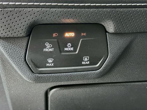 Used 2025 Volkswagen Atlas SE FWD image 17
