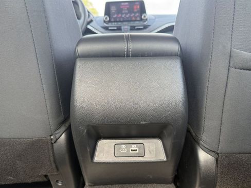 Used 2025 Nissan Altima 2.5 SV FWD image 23