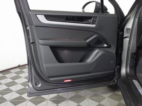Certified 2025 Porsche Cayenne image 13