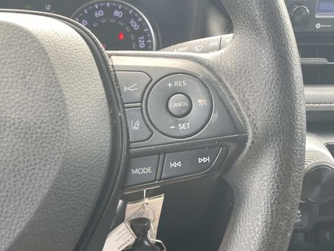 Used 2022 Toyota RAV4 LE FWD image 21