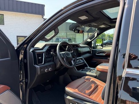 Used 2025 GMC Sierra 3500 Denali Ultimate AWD/4WD image 14