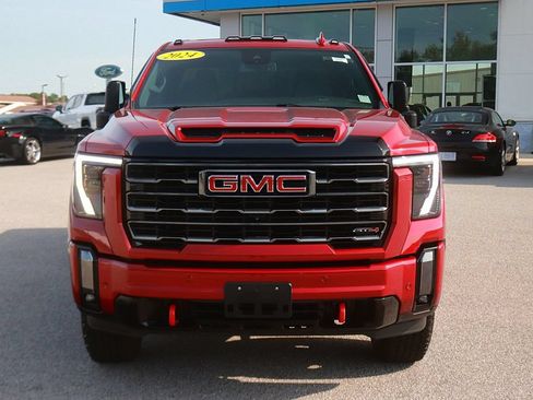 Used 2024 GMC Sierra 2500 AT4 w/ AT4 Preferred Package AWD/4WD image 2