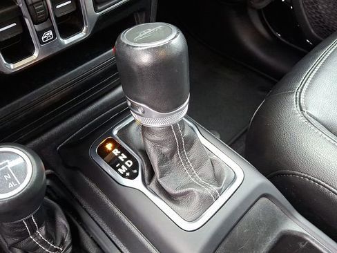 Used 2022 Jeep Gladiator Overland w/ Popular Equipment Package image 17