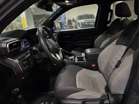 Used 2025 Toyota Tacoma TRD Off-Road image 9