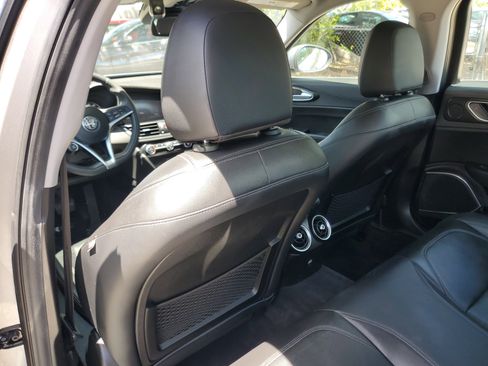 Used 2018 Alfa Romeo Giulia image 11
