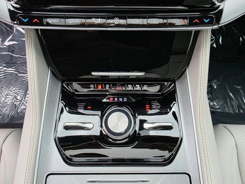 New 2026 Jeep Grand Wagoneer Limited AWD/4WD image 17