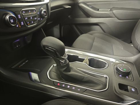 Used 2023 Chevrolet Traverse LT w/ Rear Camera Mirror Package image 24