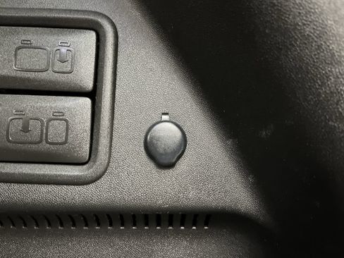 Used 2018 Chevrolet Equinox LT FWD image 27