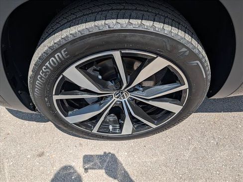 Certified 2025 Volkswagen Atlas SEL Premium R-Line AWD/4WD image 9