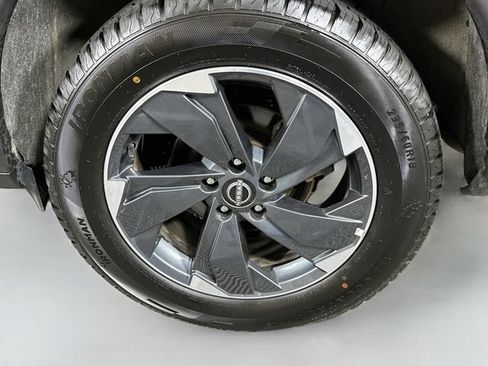 Used 2025 Nissan Rogue SV AWD/4WD image 29