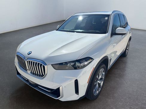 Used 2024 BMW X5 xDrive40i w/ Parking Assistance Package image 9