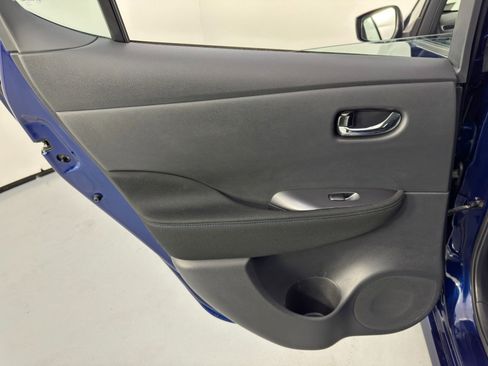 Used 2025 Nissan Leaf S image 35
