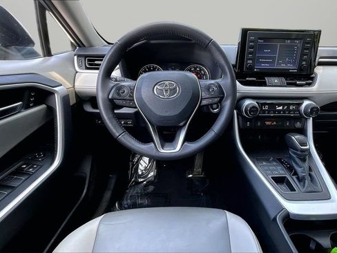 Used 2021 Toyota RAV4 XLE Premium AWD/4WD image 8