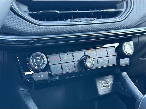 New 2026 Jeep Compass Latitude image 10