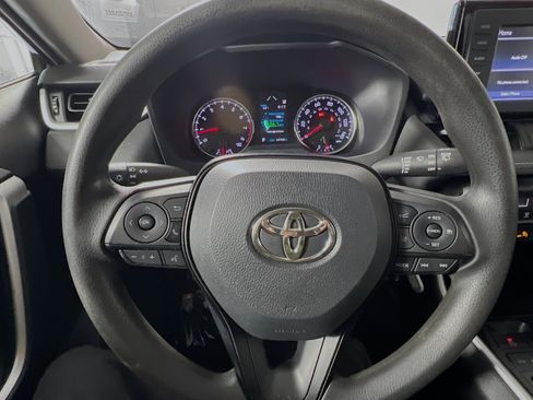 Used 2021 Toyota RAV4 LE image 18