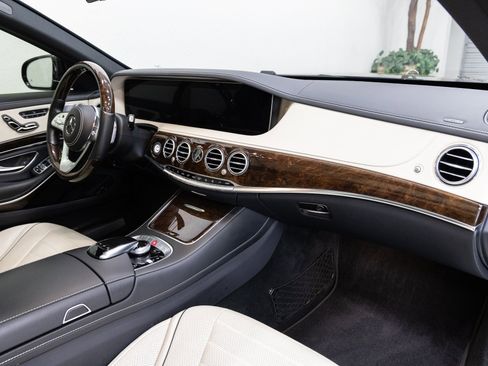 Used 2018 Mercedes-Benz S 560 Sedan image 13