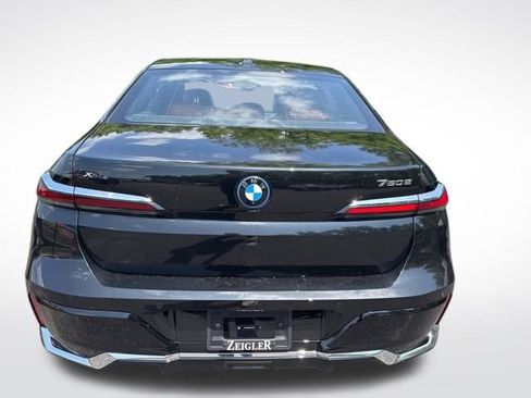 Used 2025 BMW 750e xDrive image 5