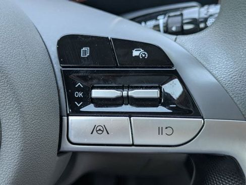 Used 2024 Hyundai Elantra SEL FWD image 24