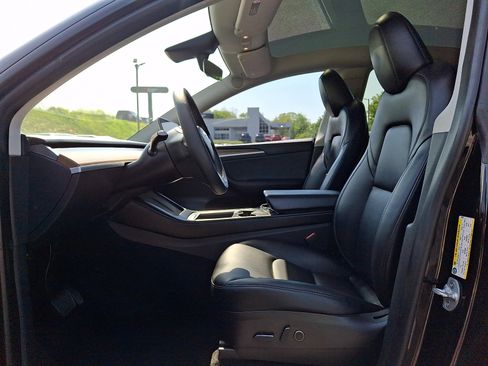 Used 2023 Tesla Model Y AWD image 13