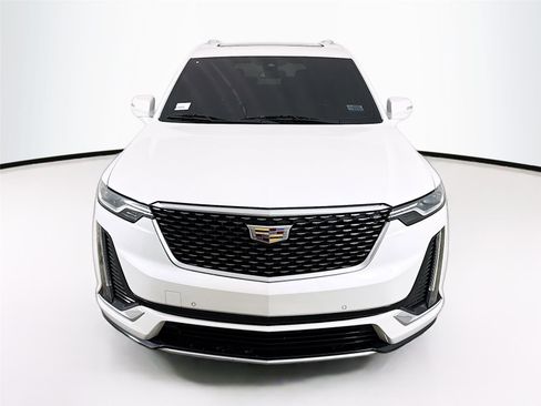 Used 2022 Cadillac XT6 Premium Luxury image 2