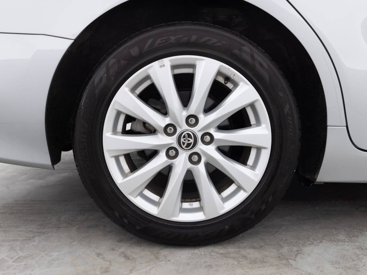 Used 2020 Toyota Camry LE FWD image 19