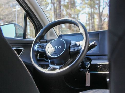 Used 2023 Kia Sportage LX image 18