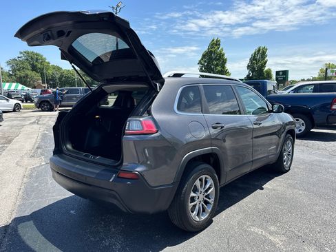 Used 2020 Jeep Cherokee Latitude Plus AWD/4WD image 17
