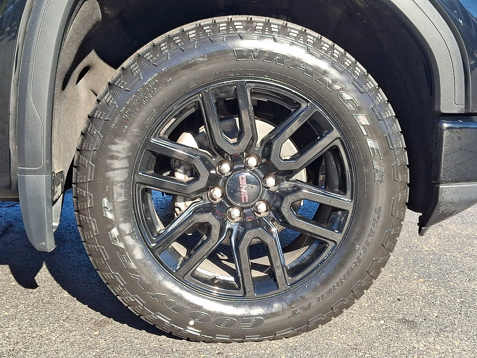 Used 2023 GMC Sierra 1500 Elevation w/ Elevation Premium Package AWD/4WD image 8
