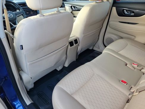 Used 2018 Nissan Rogue SV w/ Sun & Sound Touring Package image 13