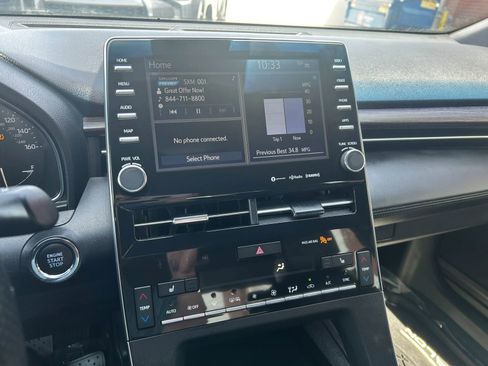 Used 2021 Toyota Avalon XLE image 22
