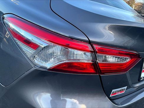 Used 2019 Toyota Camry LE image 27
