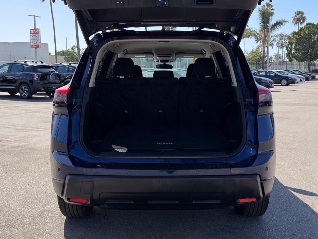 Certified 2025 Nissan Rogue SV FWD image 8
