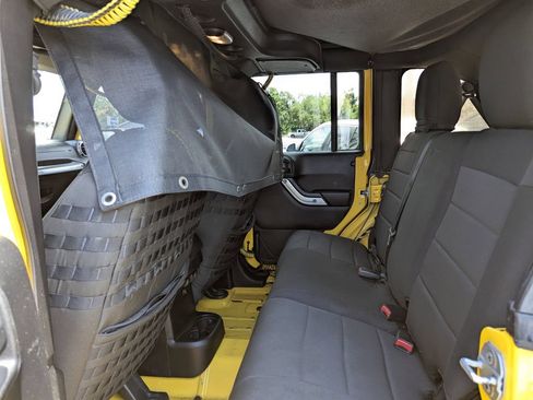 Used 2015 Jeep Wrangler Unlimited Rubicon w/ Connectivity Group AWD/4WD image 13