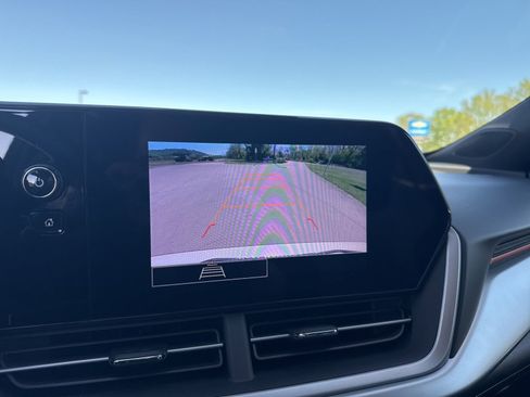 Used 2024 Chevrolet Trax RS w/ Driver Confidence Package image 28