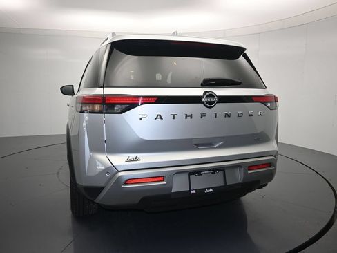 Certified 2025 Nissan Pathfinder SL FWD image 25