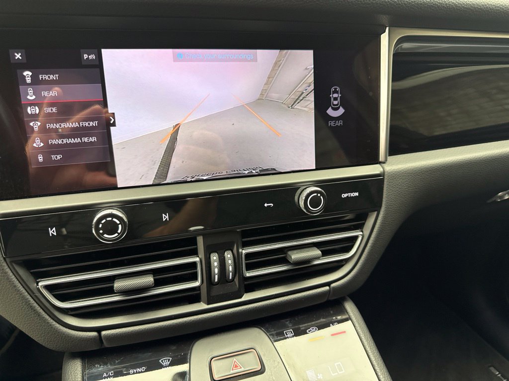Certified 2024 Porsche Macan AWD/4WD image 39