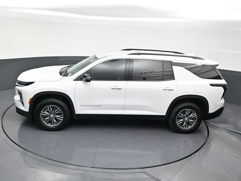 Used 2025 Chevrolet Traverse LT w/ Driver Confidence Package FWD image 18