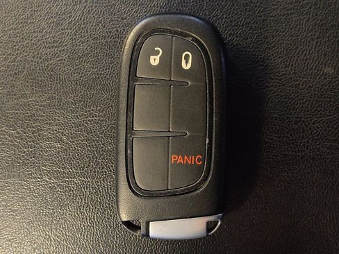 Used 2019 Jeep Cherokee Latitude Plus AWD/4WD image 32