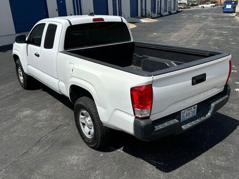 Used 2016 Toyota Tacoma SR image 4