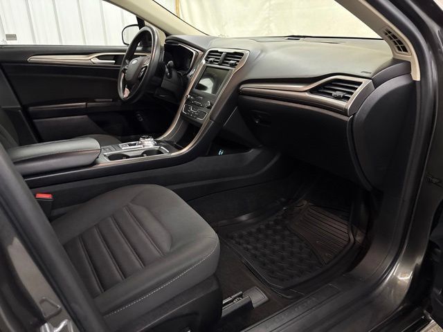 Used 2019 Ford Fusion SE FWD image 24